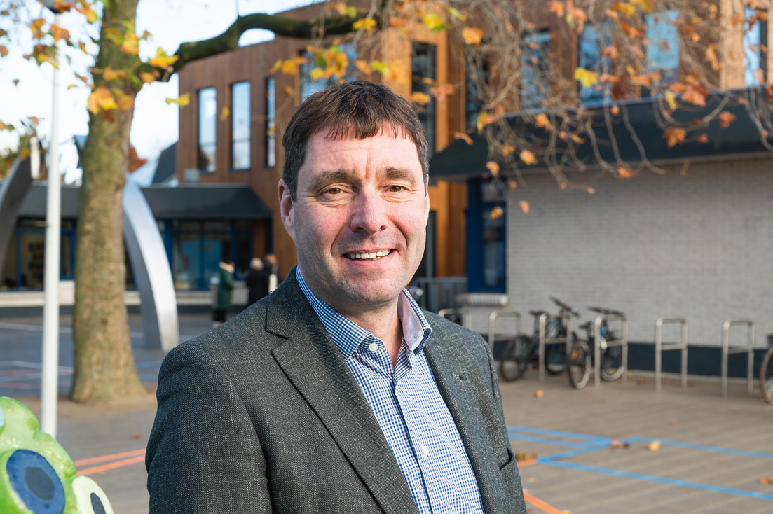 Harry Dobbelaar van onderwijskoepel Zonova in Amsterdam-Zuidoost