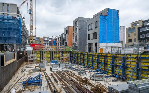 Complex van wooncoöperatie De Warren in aanbouw op IJburg