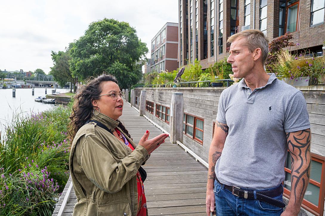 Tamara Kuschel, programmacoördinator Tijdelijk Wonen bij de Regenboog Groep, en Roy Maes