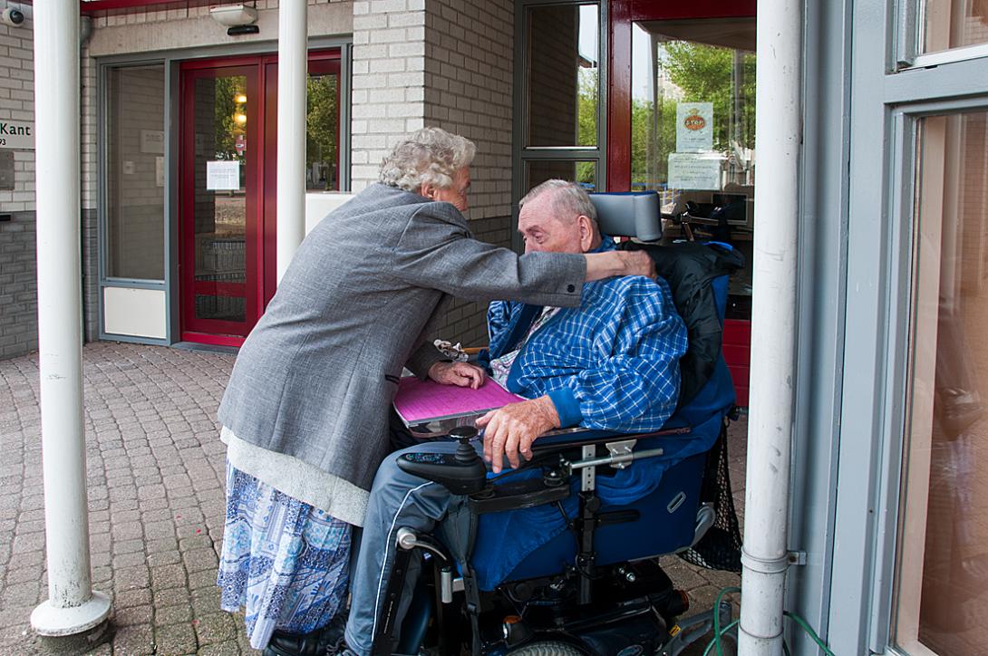 Augustus 2013, bij de ingang van verzorgingshuis in Houten