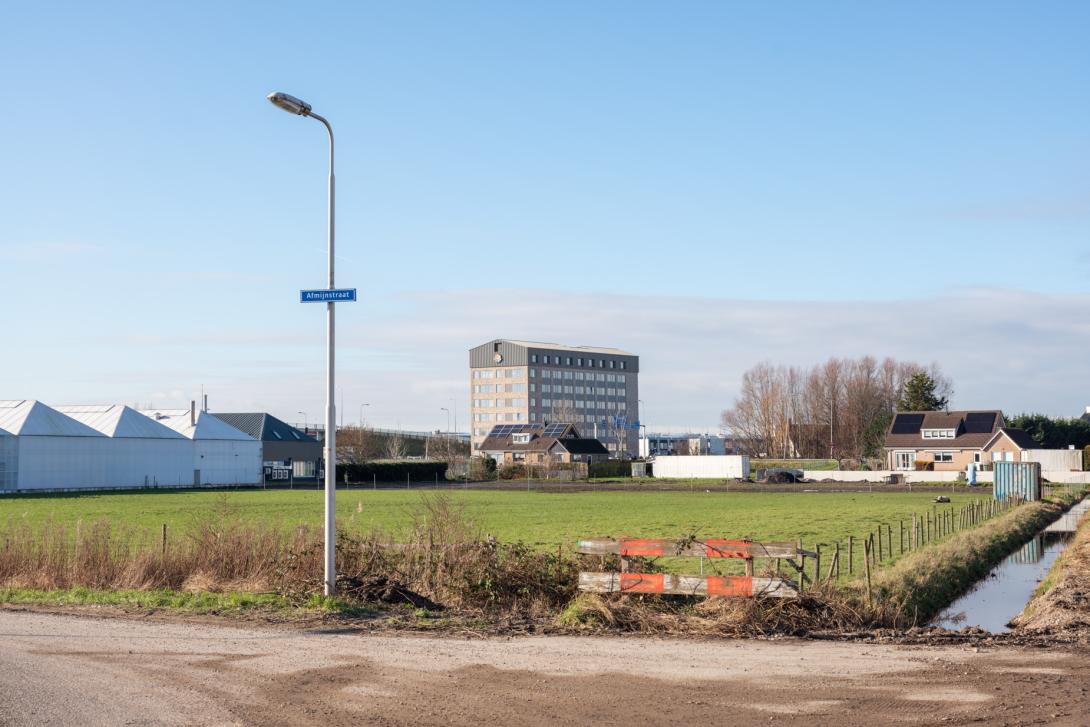 In tegenstelling tot permanente woningen zijn woonvoorzieningen voor arbeidsmigranten (in de volksmond ‘Polenhotels’) wel toegestaan in de LIB4-zone – Legmeerdijk, Aalsmeer.