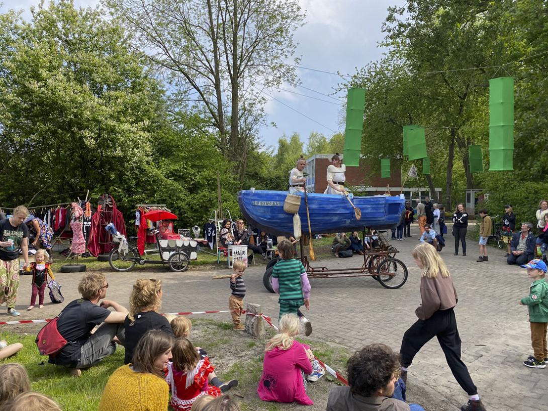 Amsterdam Noord . Merkenbachsingel bij avond Foto: Hans van der Vliet